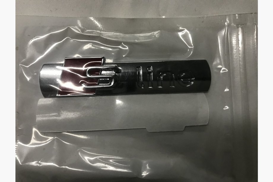 Audi Q7 2005-2015 Emblemat S-Line (Chrom) Image
