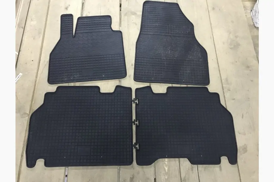 Toyota Land Cruiser Prado 120 2002-2009 Gumowe dywaniki przednie (Polytep) Image