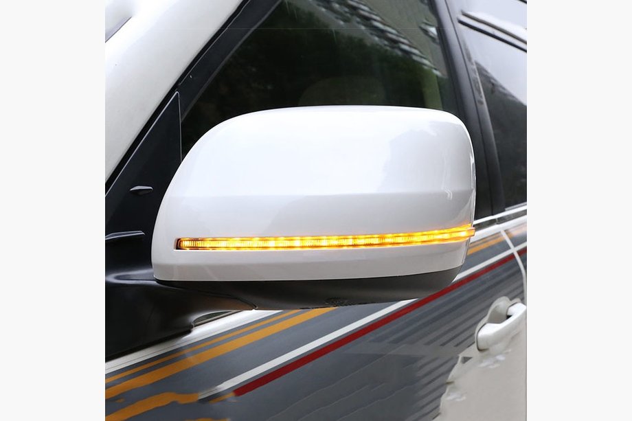Toyota Land Cruiser 200 2007-2021 Nakładki Lusterek (z Kierunkowskazem LED, Styl 2020) Image