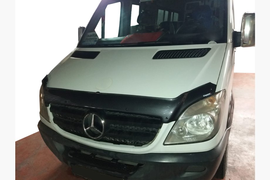 Mercedes Sprinter W906 2006–2018 Deflektor maski karbonowy 2006-2013 (EuroCap) Image
