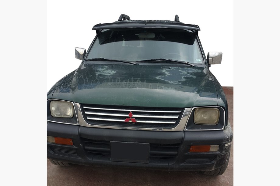 Mitsubishi L200 1996-2006 Daszek na szybę przednią (czarny połysk, 5mm) Image