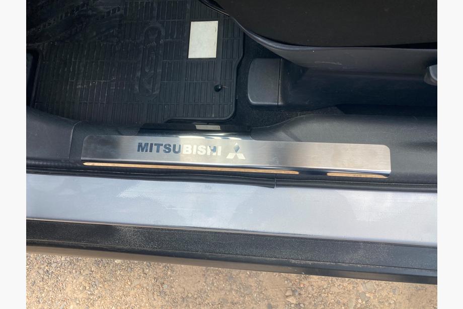 Mitsubishi ASX 2010-2023 Nakładki na progi wewnętrzne stal nierdzewna Nataniko (2 szt.) Image