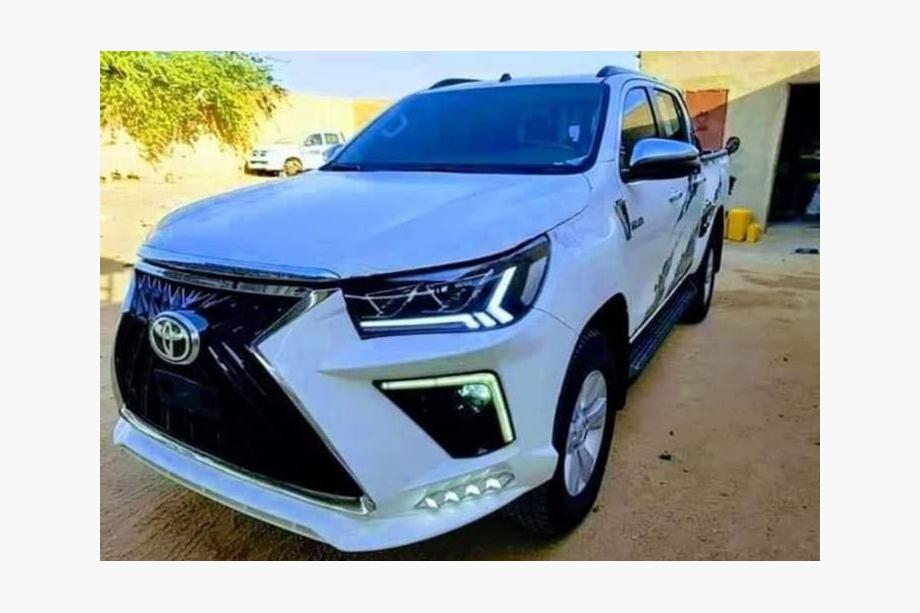 Toyota Hilux 2015- Przedni zderzak Lexus-design V2 (do 2015-2020) Image