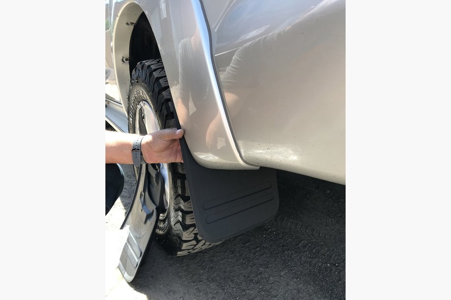 Toyota Hilux 2006-2015 Tylne krótkie chlapacze (2 szt.) Image