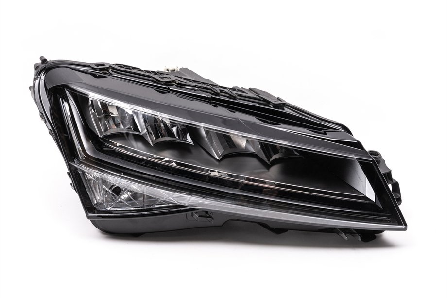 Skoda Superb 2015-2024 Reflektor Przedni LED (Prawy, Oryginalny, Używany) Image