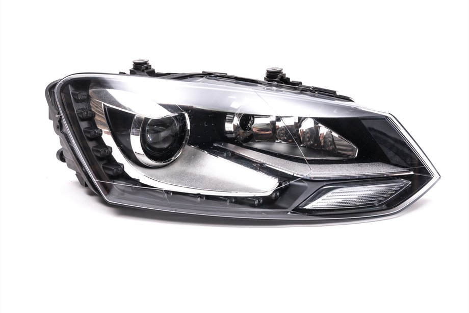 Volkswagen Polo 2010-2017 Reflektor Przedni LED (2014-2017, Prawy, Oryginalny, Używany) Image