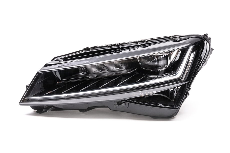 Skoda Superb 2015-2024 Reflektor Przedni Matrix (Lewy, Oryginalny, Używany) Image
