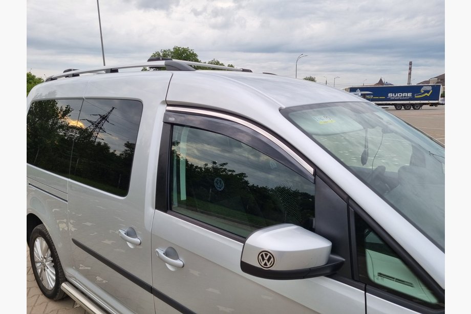 Volkswagen Caddy 2004-2010 Deflektory szyb z chromowaną listwą (2 szt, Niken) Image