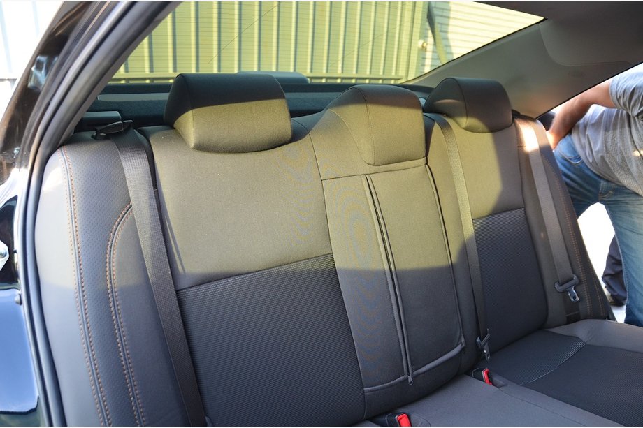Toyota Camry 2011–2017 Pokrowce Samochodowe (Skóra Syntetyczna↗Tkanina, Premium) Zdjęcia 4