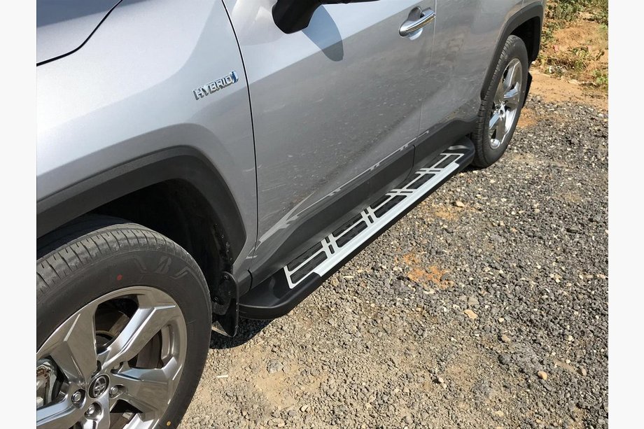 Toyota Rav 4 2019–2025 Progi Boczné Sunrise (2 szt., Aluminium) Image