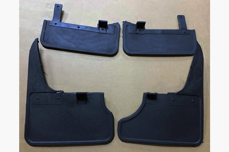 Volkswagen T5 Multivan 2003–2010 Tureckie chlapacze (plastikowe) Przednie Chlapacze Image