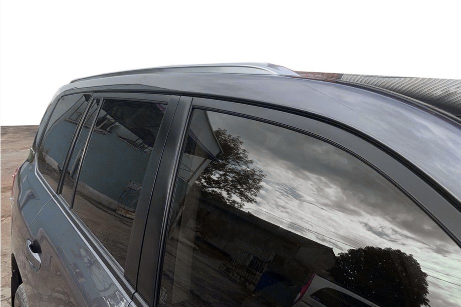 Toyota Land Cruiser 200 2007-2021 Szare relingi dachowe 2008-2015 (design Lexus 2018, 2 szt.) Image