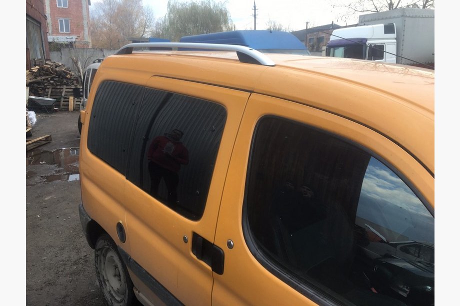 Citroen Berlingo 1996-2008 Relingi dachowe Skyport (szary mat) Zdjęcia 3