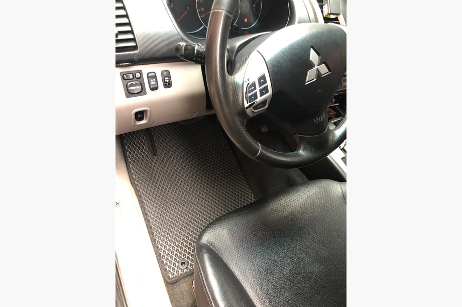 Mitsubishi Pajero Sport 2008-2015 Dywaniki EVA (czarne) Image