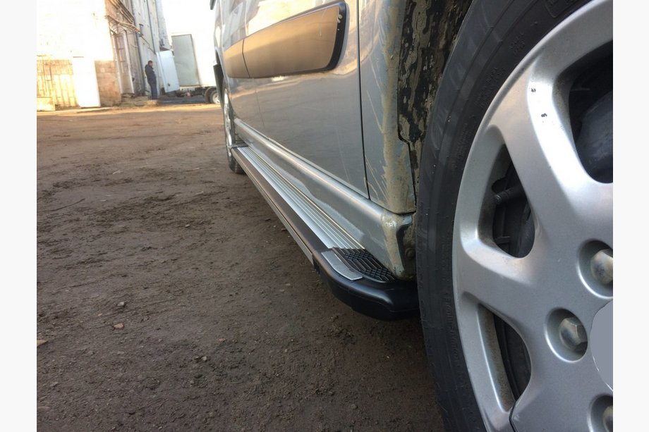 Opel Vivaro 2019- Progi Boczné Rainbow (2 szt., Aluminium) XS – Krótki Rozstaw Osi Zdjęcia 3
