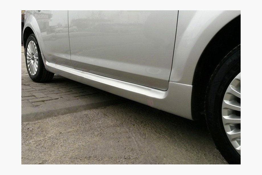 Ford Focus II 2008-2011 Progi Boczne Sedan (zagruntowane do lakierowania) Image