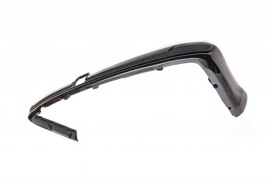 Toyota Land Cruiser 200 2007-2021 Dyfuzor tylny 2016+ z wycięciem na hak (czarny) Image