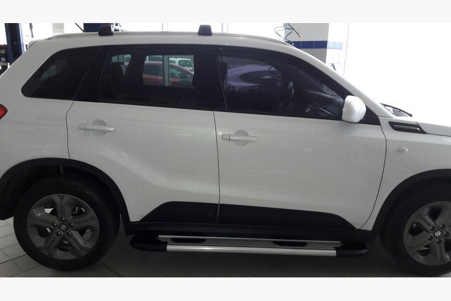 Suzuki Vitara 2015- Progi Boczne Bosphorus OLD Szary (2 szt., Aluminium) Image