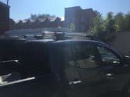 Mitsubishi L200 2006-2015 Czarne relingi dachowe z belkami poprzecznymi zdjęcia 4