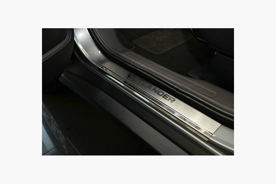 Mitsubishi Outlander 2012-2021 Nakładki na Progi Nataniko (4 szt., Stal Nierdzewna) Image