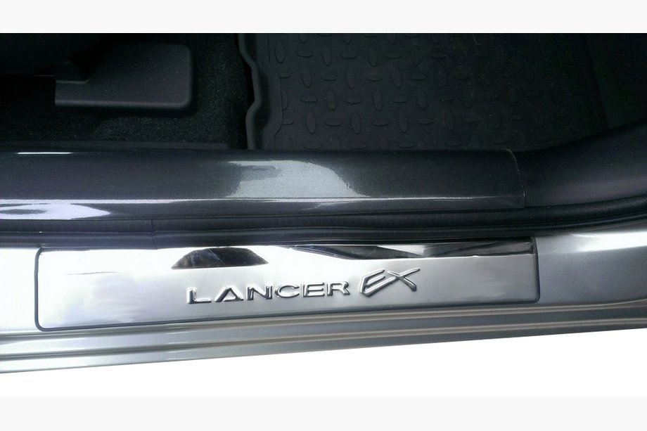 Mitsubishi Lancer X 2008- Promocja!! Nakładki progowe Lancer EX Image