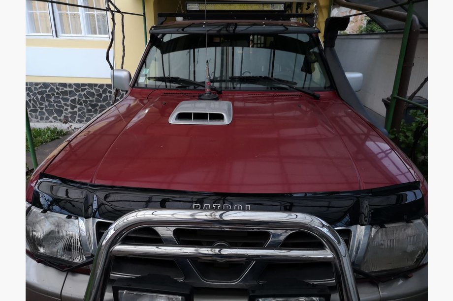 Nissan Patrol Y61 1997-2011 Deflektor maski 1997-2004 (VIP) Image