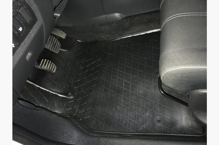 Renault Fluence 2009-2016 Dywaniki gumowe (4 szt, Stingray Premium) Image