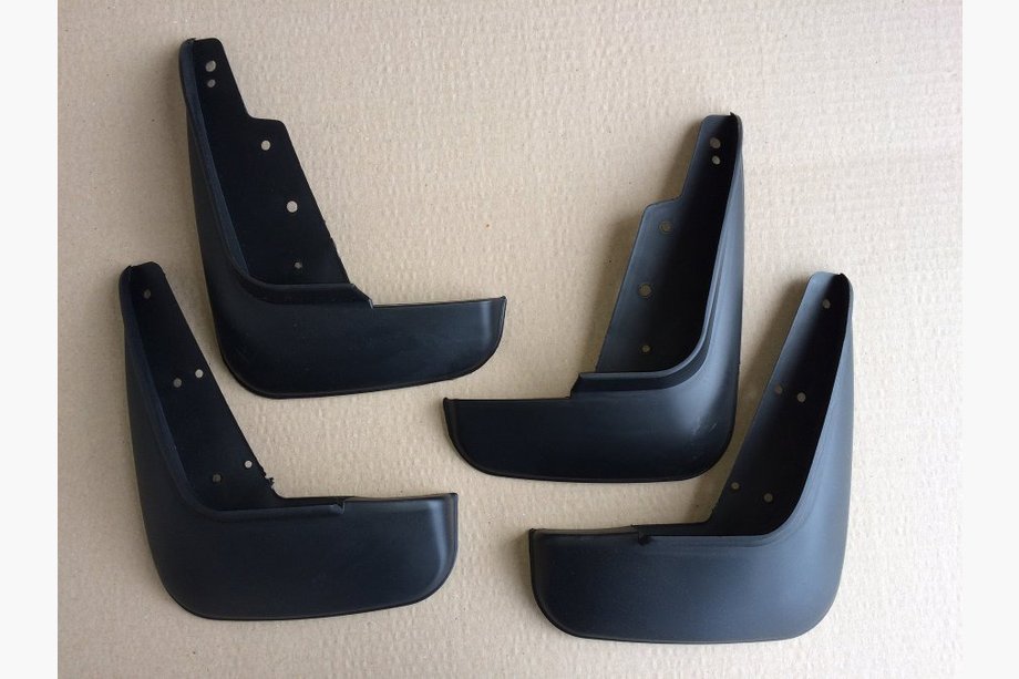 Nissan Tiida 2004-2011 Chlapacze Premium (4 szt.) Image
