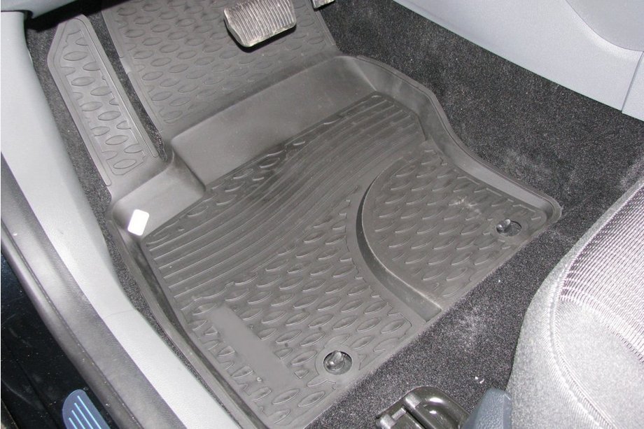 Ford Focus III 2011-2017 Gumowe dywaniki przednie do wnętrza (2 szt, Novline) Image