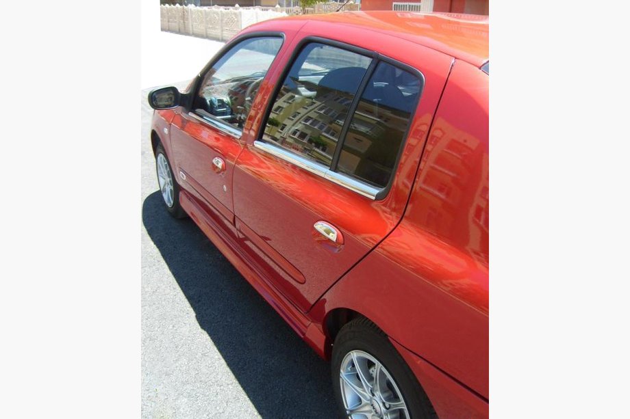 Renault Symbol 1999-2008 Progi boczne typu Ferrari (zagruntowane do malowania) Image