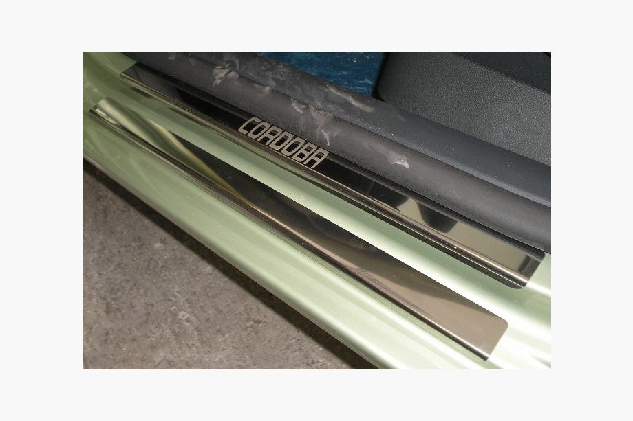 Seat Cordoba 2000-2009 Nakładki na Progi Nataniko (8 szt., Stal Nierdzewna) Premium - Taśma 3M, 0.8 mm Image