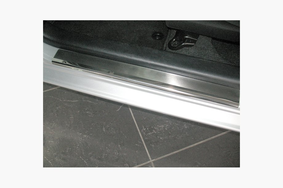 Toyota Yaris 2010-2020 Nakładki na Progi Nataniko (4 szt., Stal Nierdzewna) Premium - Taśma 3M, 0.8 mm Image