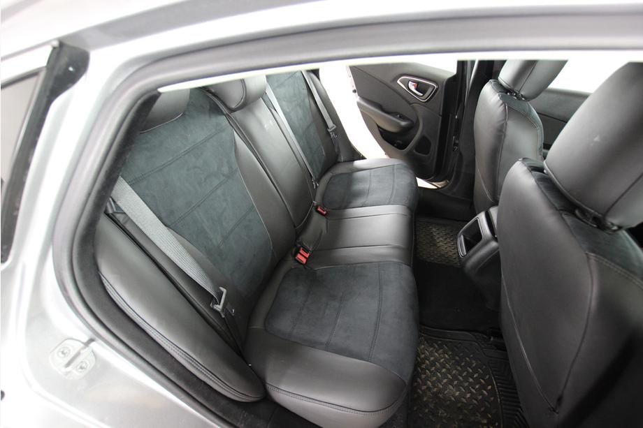 Chrysler 200 II 2014-2017 Pokrowce samochodowe ekoskóra+tkanina+alcantara Antara A001 (pełne wnętrze) Zdjęcia 6