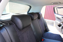Volkswagen Golf 6 2008-2014 Pokrowce samochodowe ekoskóra+tkanina+alcantara Antara A001 (pełne wnętrze) zdjęcia 3