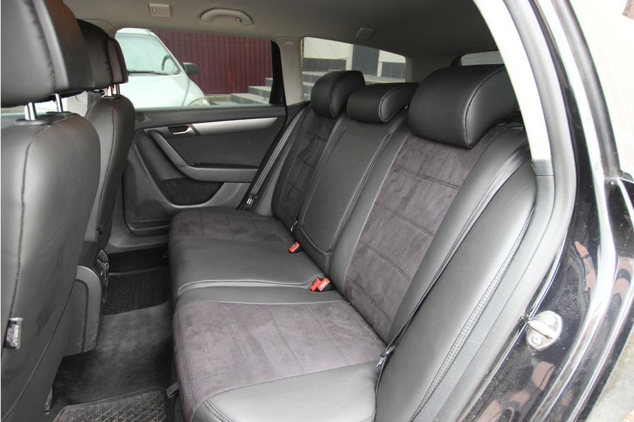 Volkswagen Passat B7 2012-2015 Pokrowce samochodowe ekoskóra+tkanina+alcantara Antara A001 (pełne wnętrze) Zdjęcia 2