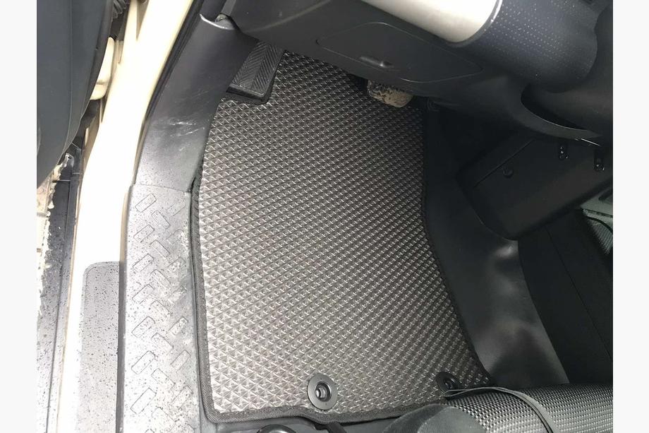 Toyota FJ Cruiser 2006-2022 Dywaniki EVA (czarne) Image