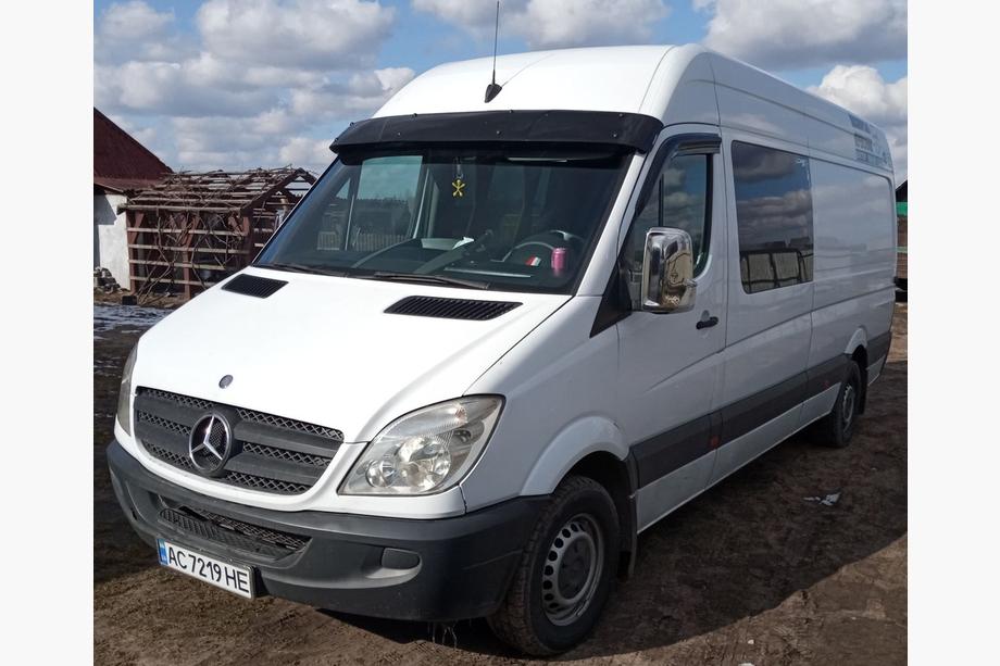 Mercedes Sprinter W906 2006–2018 Daszek na szybę przednią na ramie V2 (czarny połysk, 5mm) Zdjęcia 1