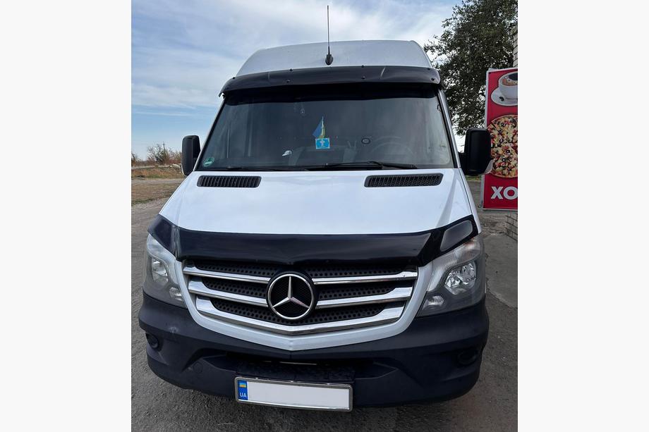 Mercedes Sprinter W906 2006–2018 Daszek na szybę przednią na ramie V2 (czarny połysk, 5mm) Zdjęcia 12