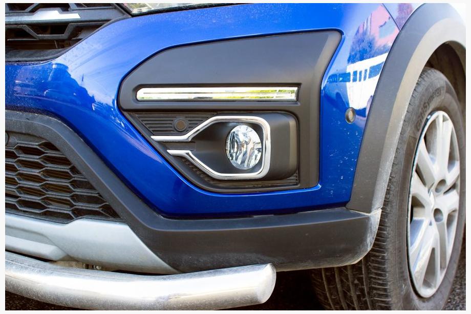 Dacia Sandero 2021- Chromowane nakładki na światła przeciwmgielne (2 szt, stal nierdzewna) Image
