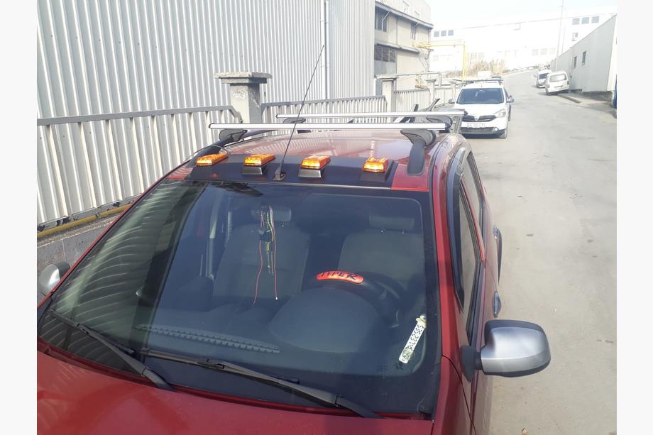 Renault Sandero 2007-2013 Daszek na Przednią Szybę (LED, Czarny Mat) Image