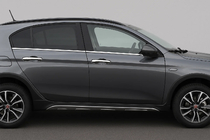 Fiat Tipo Cross 2021- Dolne listwy szyb stal nierdzewna OmsaLine - Włoska Stal Nierdzewna zdjęcia 1