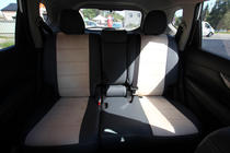 Nissan X-trail T32/Rogue 2014-2021 Pokrowce Samochodowe Skóra Ekologiczna+Tkanina+Alcantara Antara A0013 (Komplet) zdjęcia 2