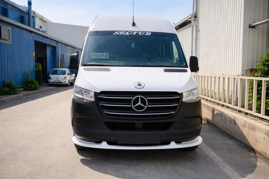 Mercedes Sprinter W907/W910 2018- Dolna dokładka zderzaka przedniego (zagruntowana do malowania) Zdjęcia 4
