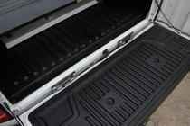 Nissan Navara/NP300 2016- Mechanizm plynnego otwierania tylnej klapy zdjęcia 2