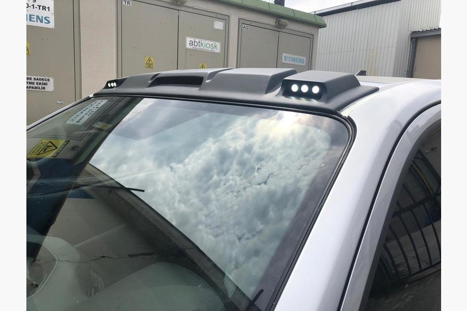 Nissan Navara/NP300 2016- Daszek na Szybe Przednia (Meliset LED V1) Image
