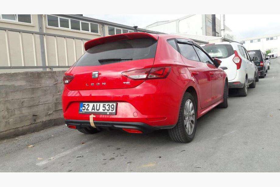 Seat Leon 2013-2020 Nakładka na tylny zderzak (gruntowana do lakierowania) Image