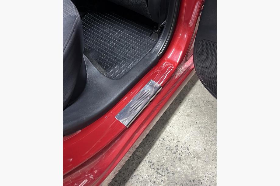 Hyundai Accent 2011-2017 Nakładki progowe Carmos Blue V2 (4 szt, stal nierdzewna) Zdjęcia 4