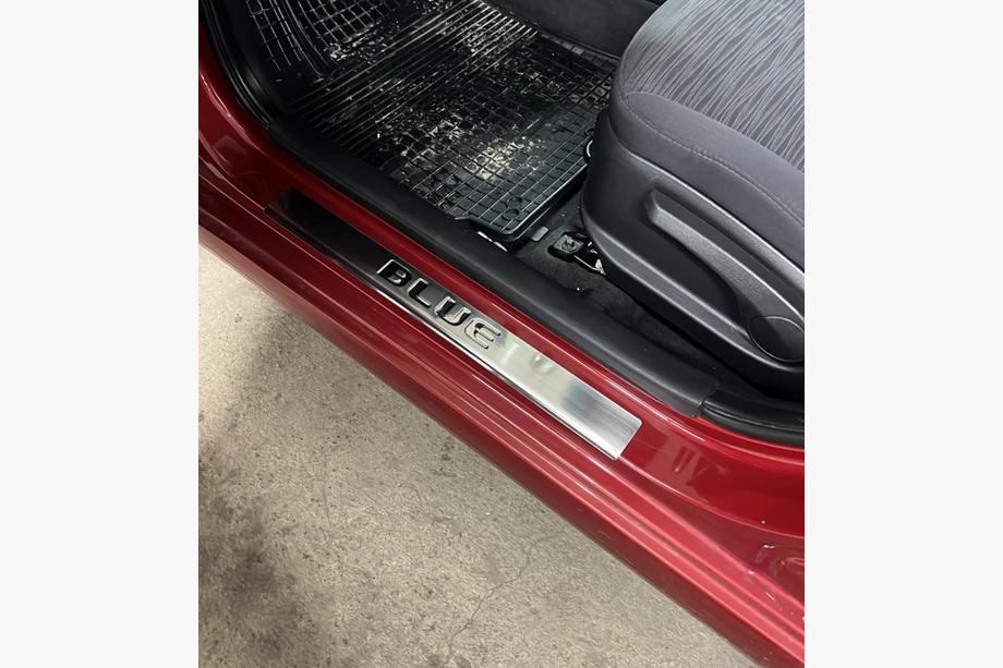 Hyundai Accent 2011-2017 Nakładki progowe Carmos Blue V2 (4 szt, stal nierdzewna) Zdjęcia 5