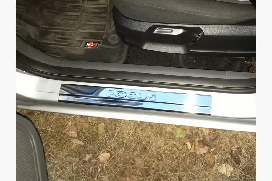 Ford Focus III 2011-2017 Nakładki progowe stal nierdzewna Carmos V2 (4 szt.) Image