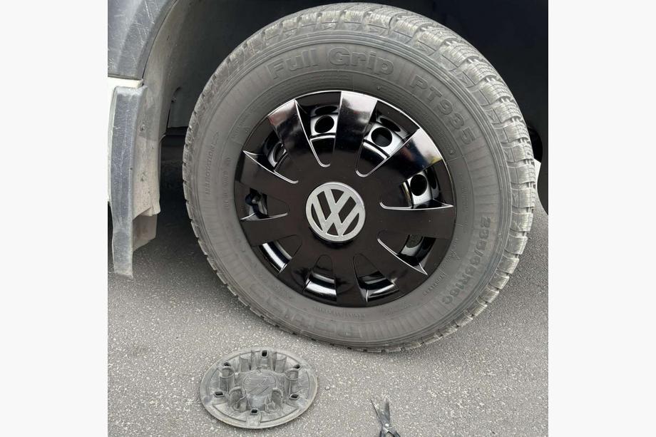 Volkswagen Crafter 2006-2016 Kołpaki czarne ABS (1-częściowe, zestaw 4 szt.) Zdjęcia 1